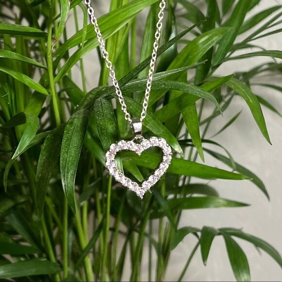 The Valentina Crystal heart and 925 pendant necklace - Picture 8 of 9